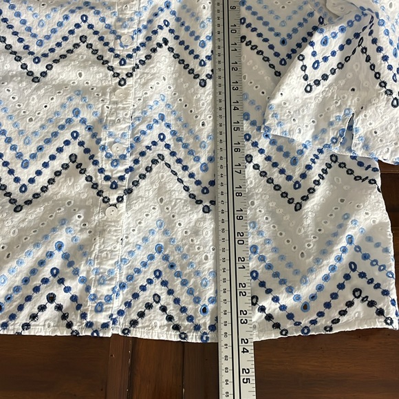 Women’s size petite extra large blue and white Alfred Dunner button up blouse - Picture 3 of 10